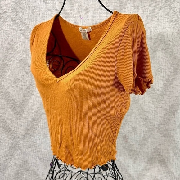 Bozzolo v neck tan lettuce hem cropped top size L - Picture 2 of 5